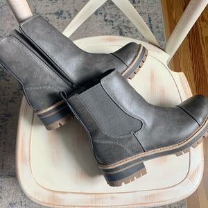 Chelsea style lug boot